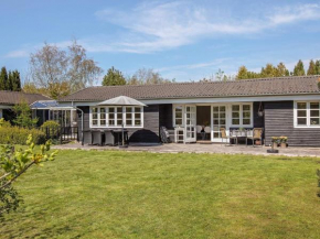 8 person holiday home in V ggerl se, Bogø By